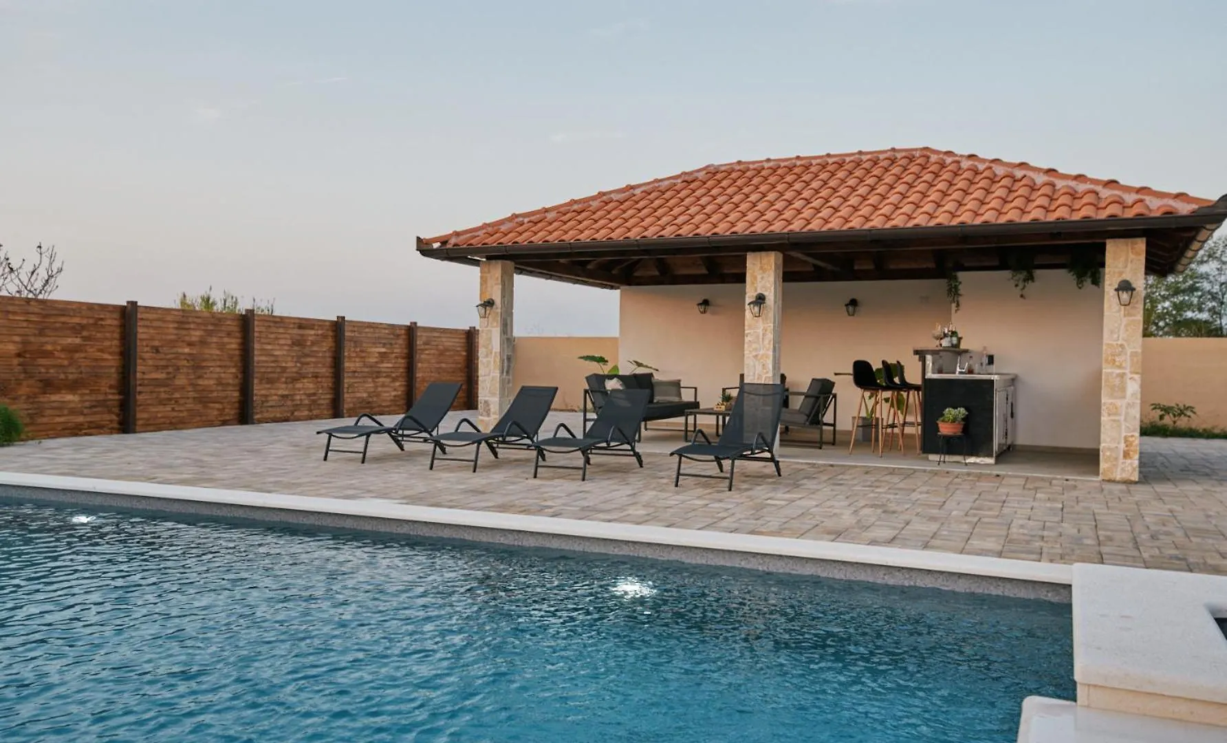 Stunning Villa For 10 People With Large Heated Pool-50M2, Jacuzzi And Gym - By Ta Leut Agency Privlaka