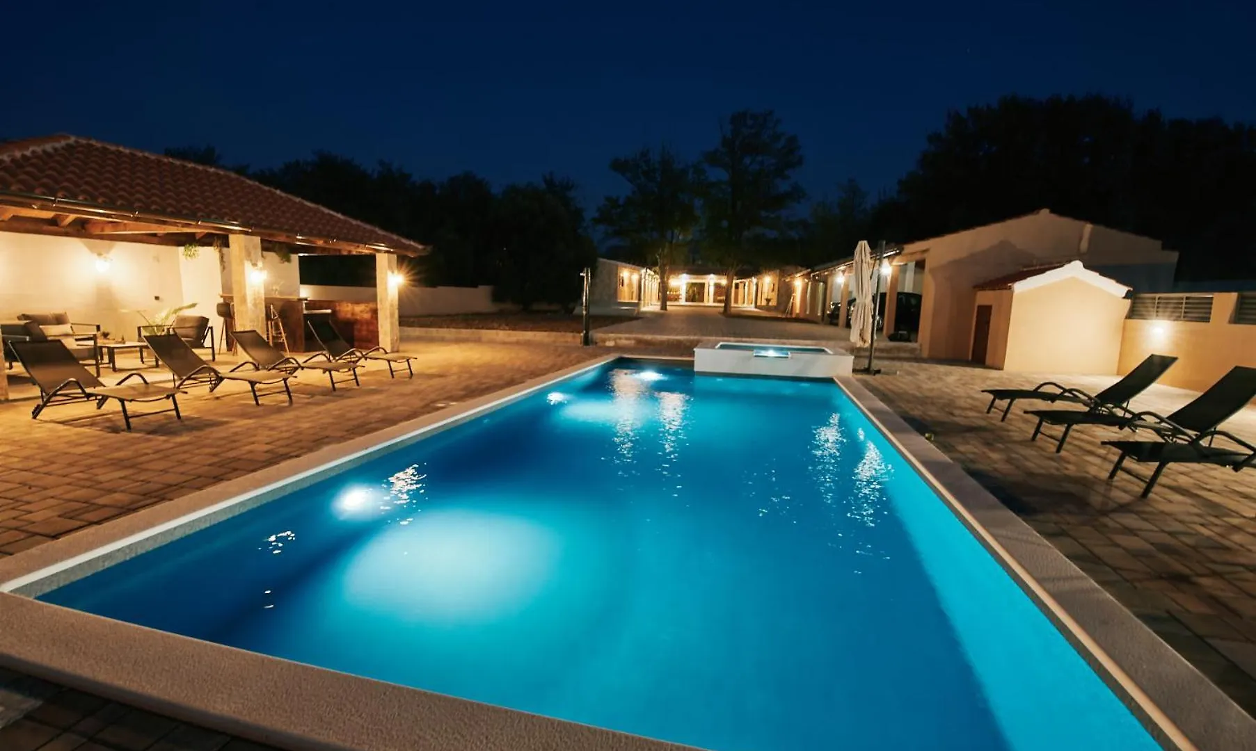 Stunning Villa For 10 People With Large Heated Pool-50M2, Jacuzzi And Gym - By Ta Leut Agency Privlaka  0*, Privlaka (Zadar) Croatia