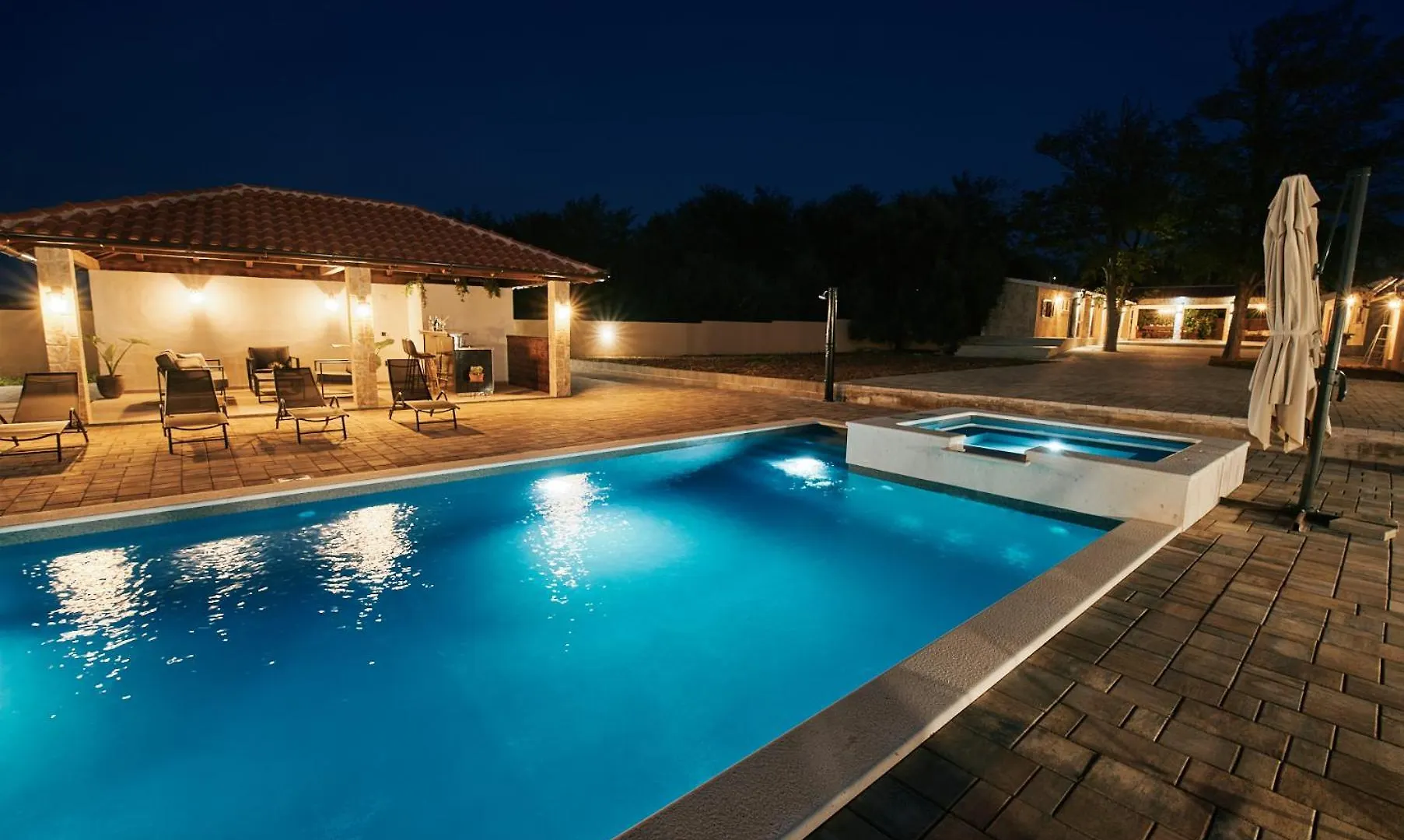 Stunning Villa For 10 People With Large Heated Pool-50M2, Jacuzzi And Gym - By Ta Leut Agency Privlaka   Privlaka (Zadar)