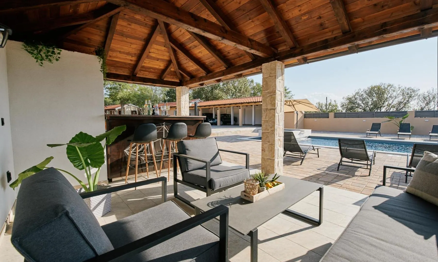 Stunning Villa For 10 People With Large Heated Pool-50M2, Jacuzzi And Gym - By Ta Leut Agency Privlaka  Croatia