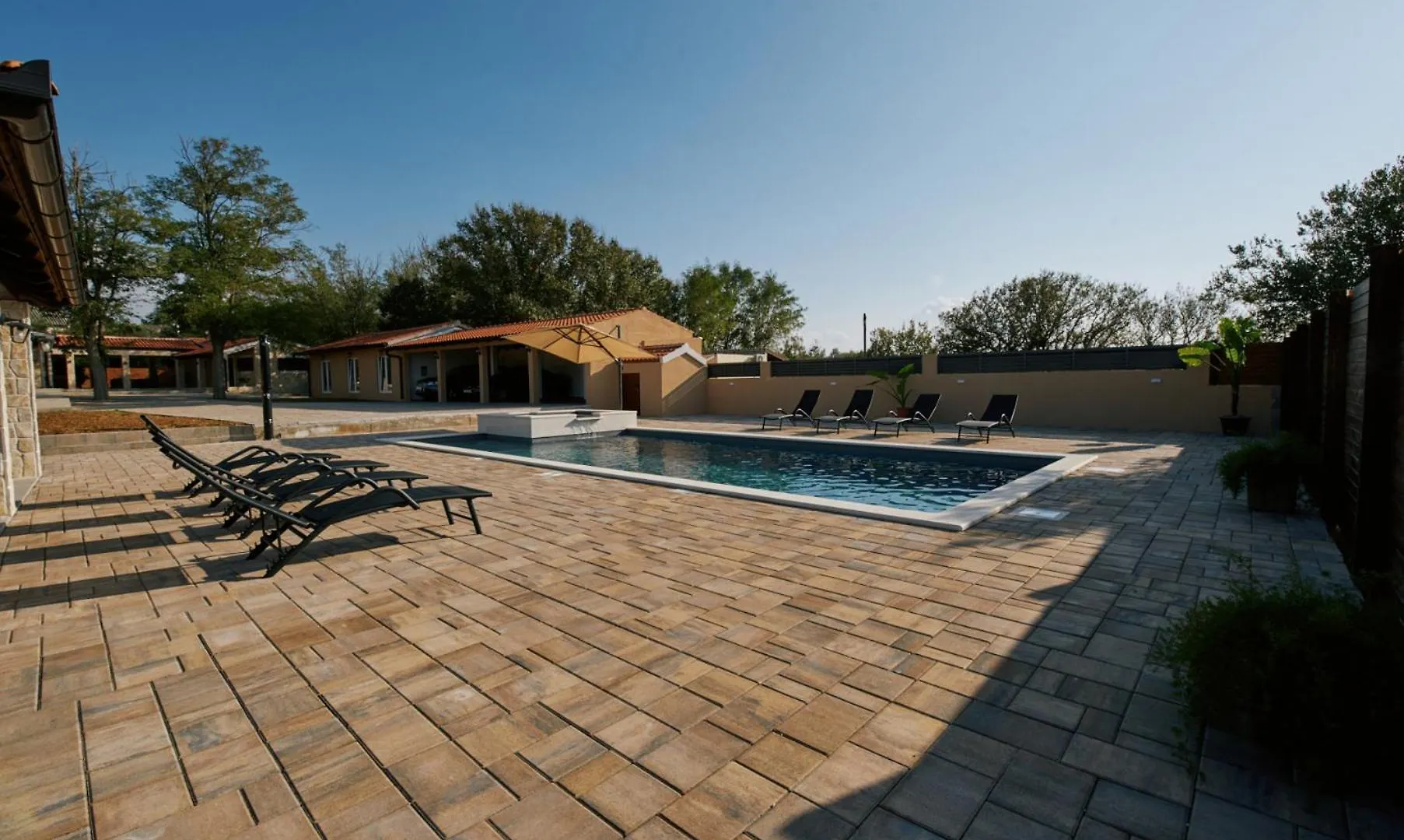 Stunning Villa For 10 People With Large Heated Pool-50M2, Jacuzzi And Gym - By Ta Leut Agency Privlaka  Privlaka (Zadar)