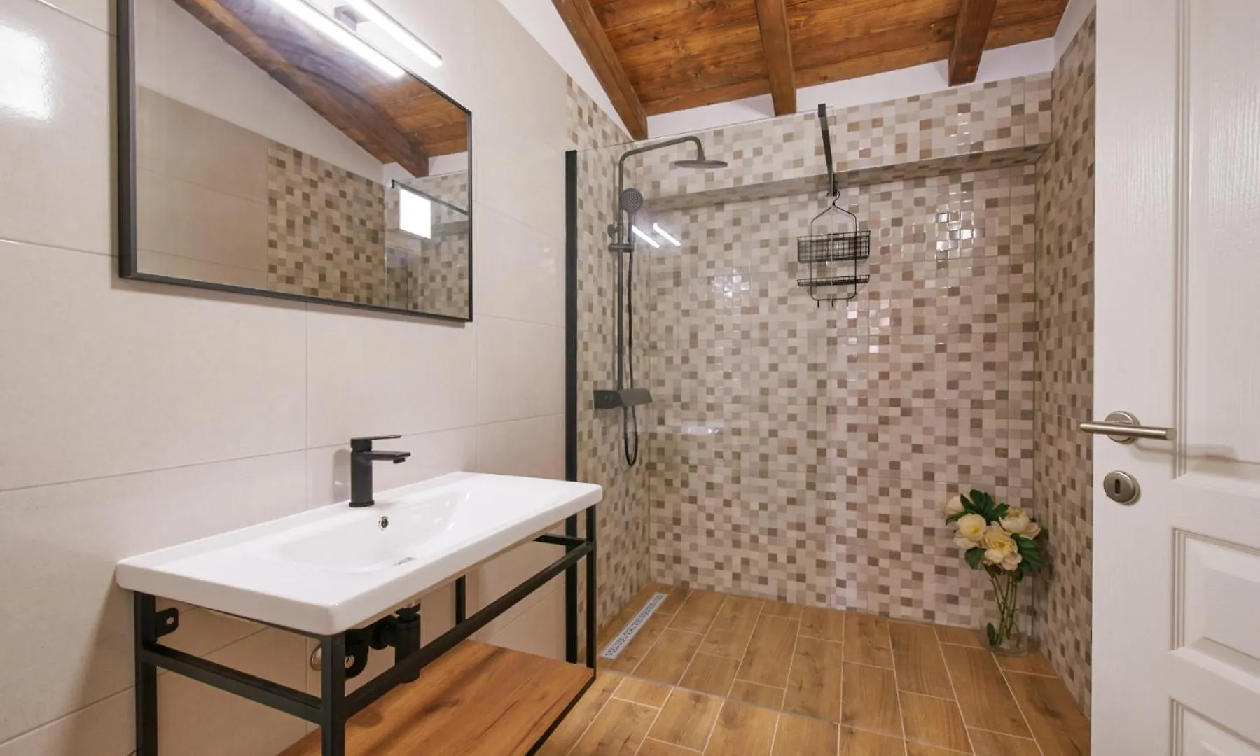 Stunning Villa For 10 People With Large Heated Pool-50M2, Jacuzzi And Gym - By Ta Leut Agency Privlaka  0*, Privlaka (Zadar)