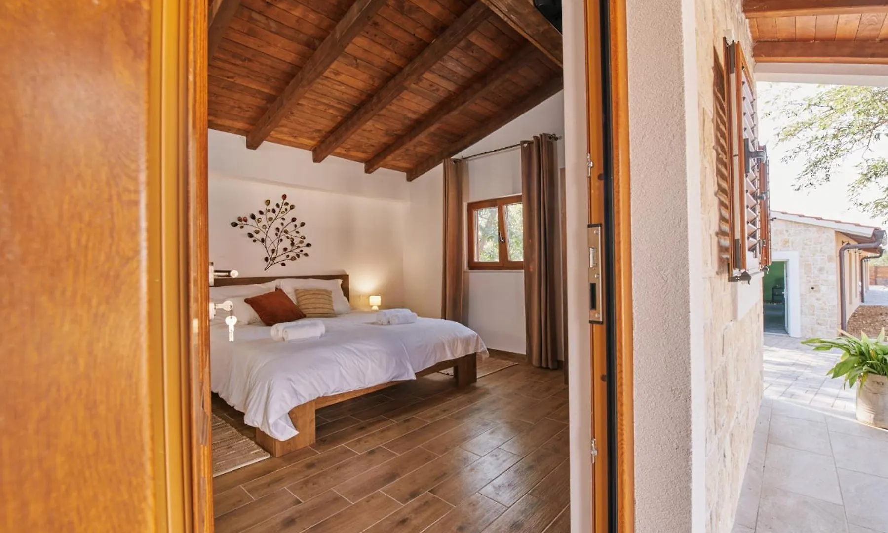 Stunning Villa For 10 People With Large Heated Pool-50M2, Jacuzzi And Gym - By Ta Leut Agency Privlaka