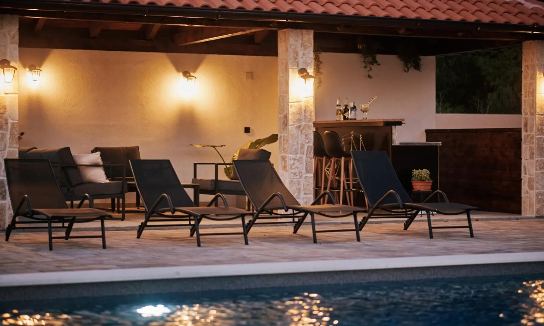 Stunning Villa For 10 People With Large Heated Pool-50M2, Jacuzzi And Gym - By Ta Leut Agency Privlaka  0*, Privlaka (Zadar)