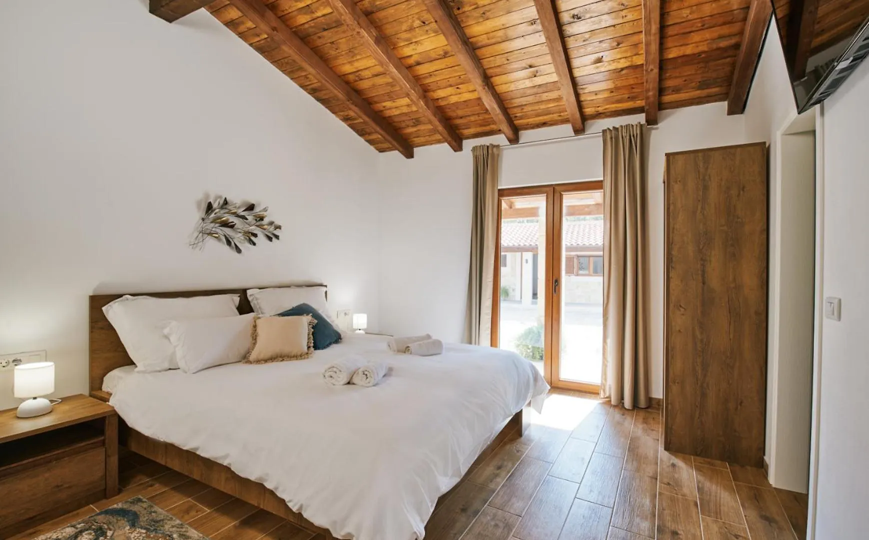 Stunning Villa For 10 People With Large Heated Pool-50M2, Jacuzzi And Gym - By Ta Leut Agency Privlaka