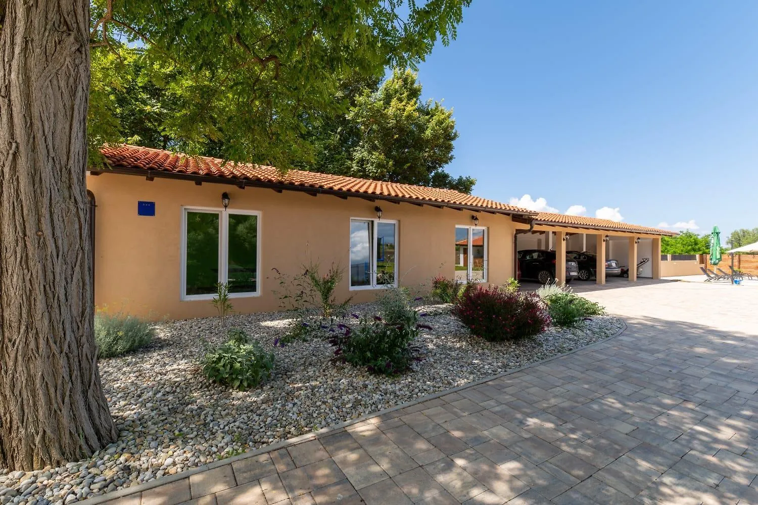 Stunning Villa For 10 People With Large Heated Pool-50M2, Jacuzzi And Gym - By Ta Leut Agency Privlaka  Privlaka (Zadar)