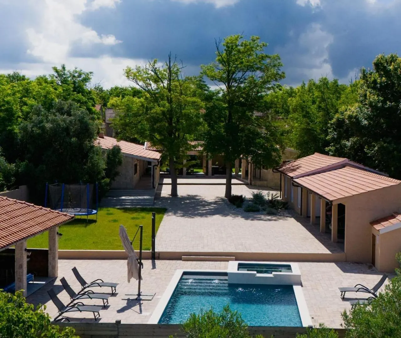 Stunning Villa For 10 People With Large Heated Pool-50M2, Jacuzzi And Gym - By Ta Leut Agency Privlaka