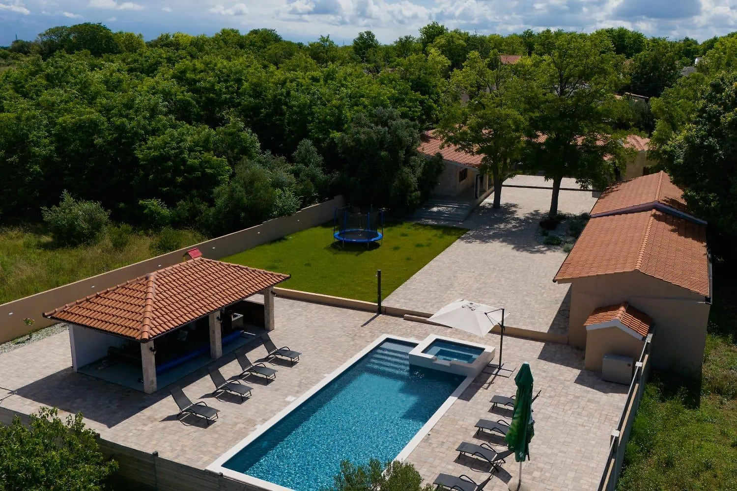 Stunning Villa For 10 People With Large Heated Pool-50M2, Jacuzzi And Gym - By Ta Leut Agency Privlaka