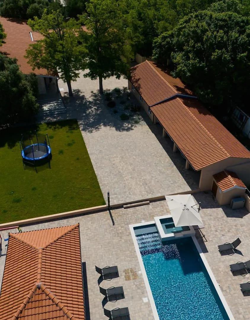 Stunning Villa For 10 People With Large Heated Pool-50M2, Jacuzzi And Gym - By Ta Leut Agency Privlaka  Privlaka (Zadar)