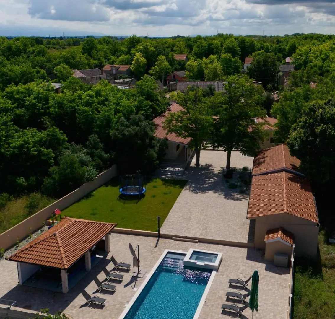 Stunning Villa For 10 People With Large Heated Pool-50M2, Jacuzzi And Gym - By Ta Leut Agency Privlaka